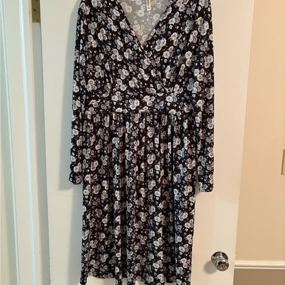 🔵 💟 Floral Midi Dress 🪻